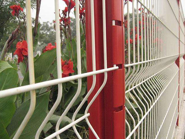 桃形立柱护栏网图片2